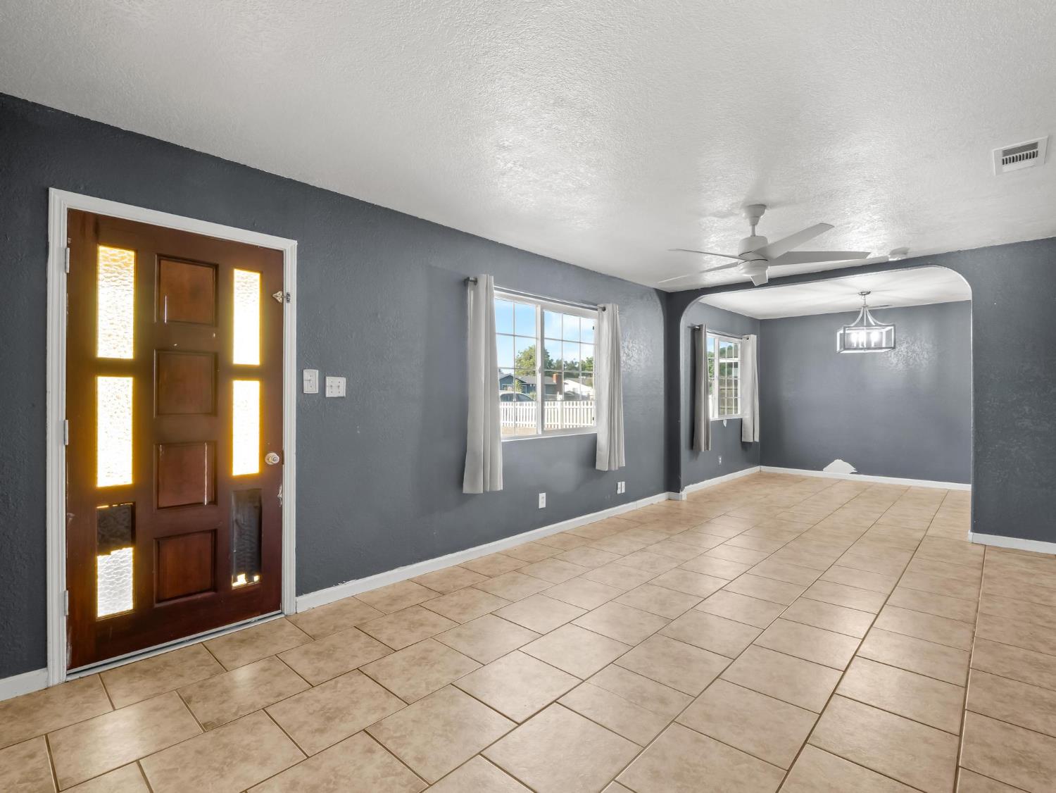 8687 E Khan St, Selma, CA 93662