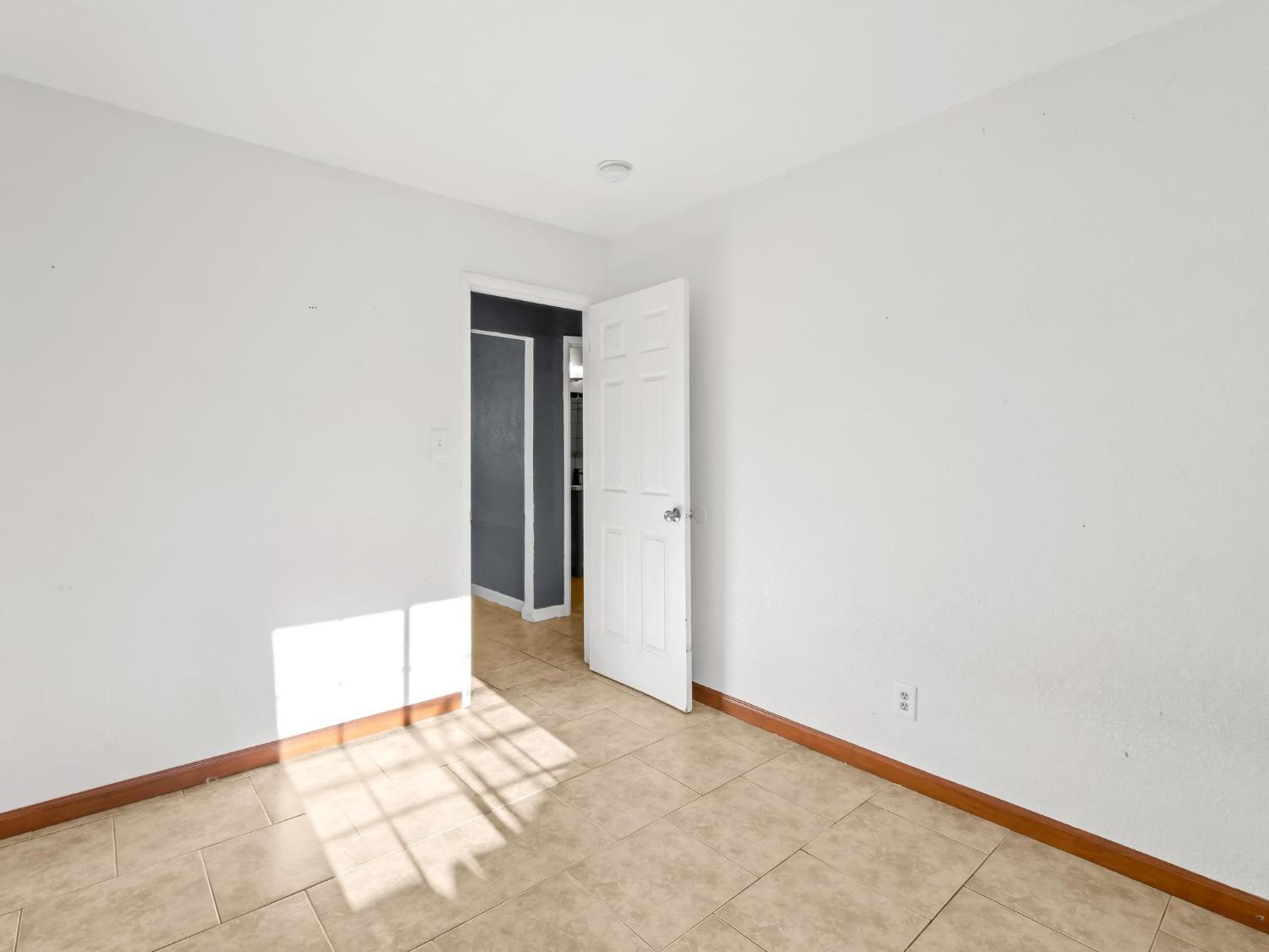 8687 E Khan St, Selma, CA 93662