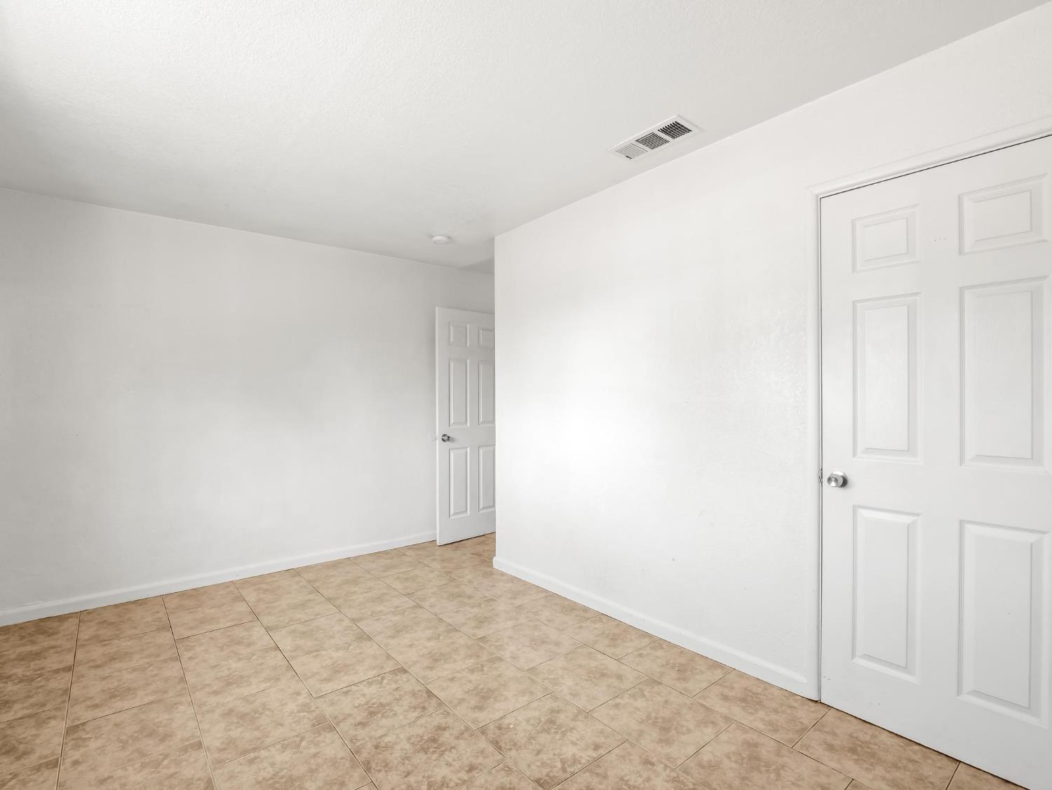 8687 E Khan St, Selma, CA 93662