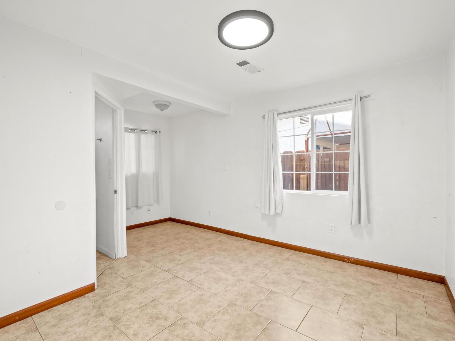8687 E Khan St, Selma, CA 93662
