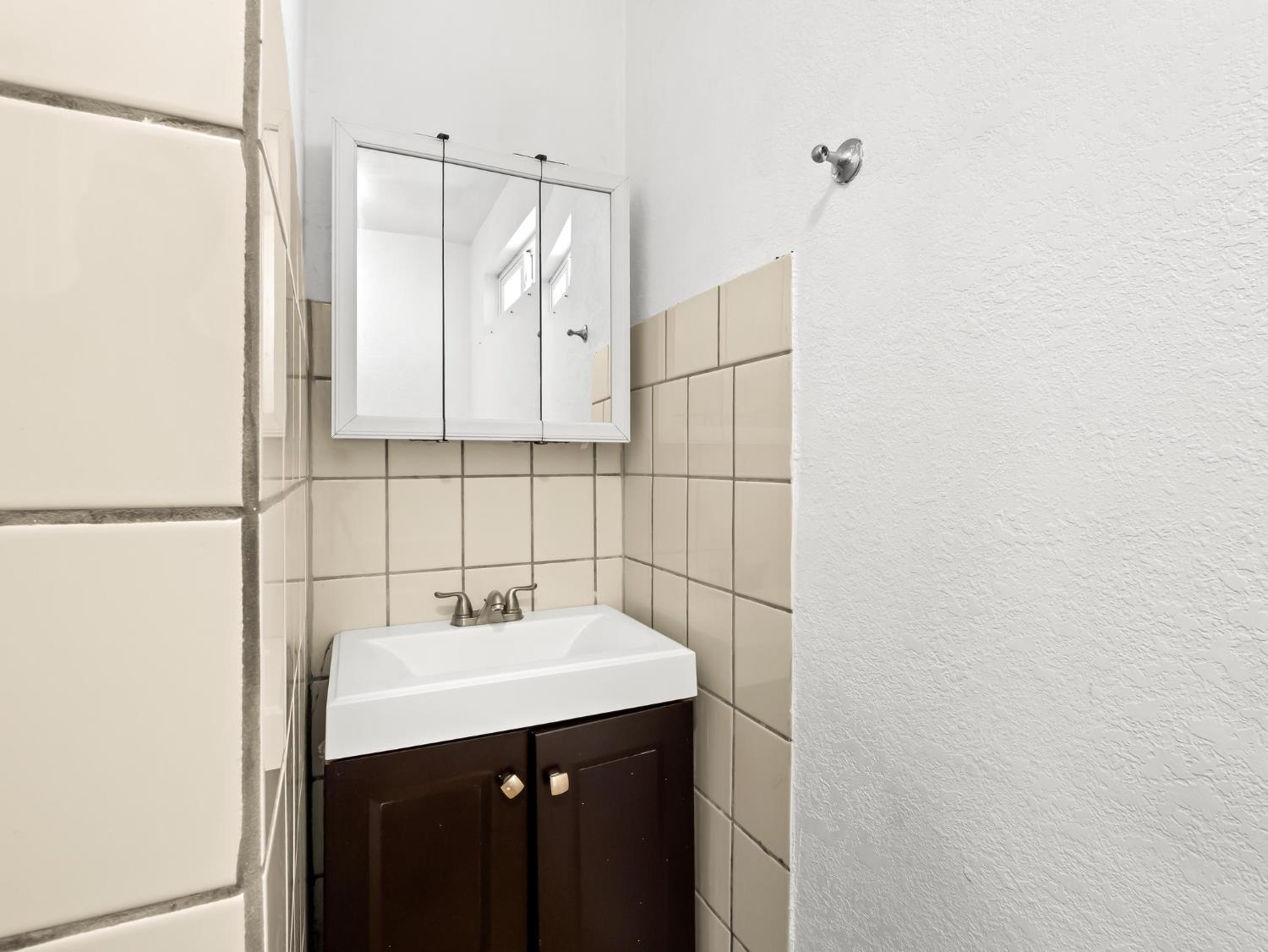 8687 E Khan St, Selma, CA 93662