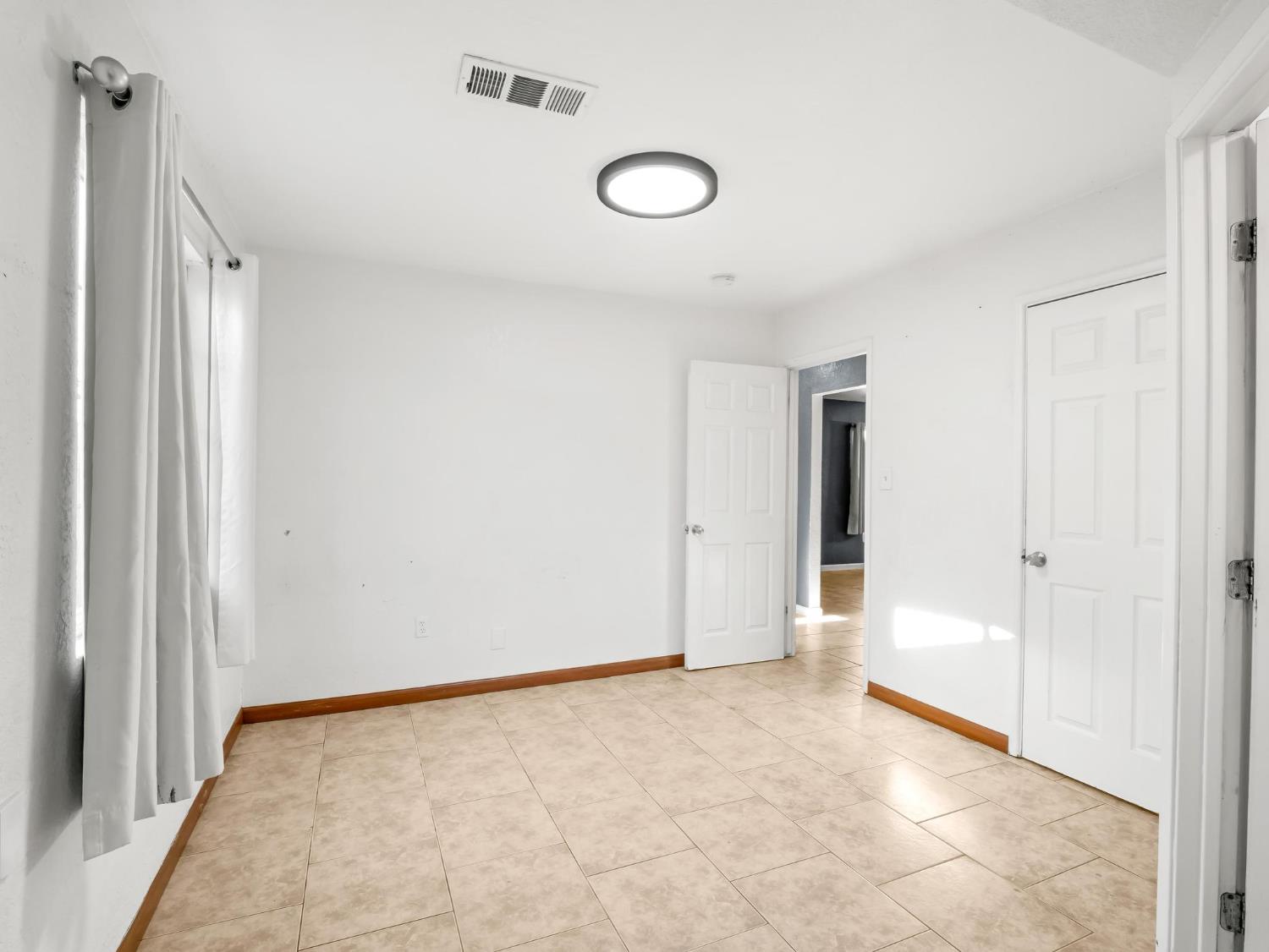 8687 E Khan St, Selma, CA 93662