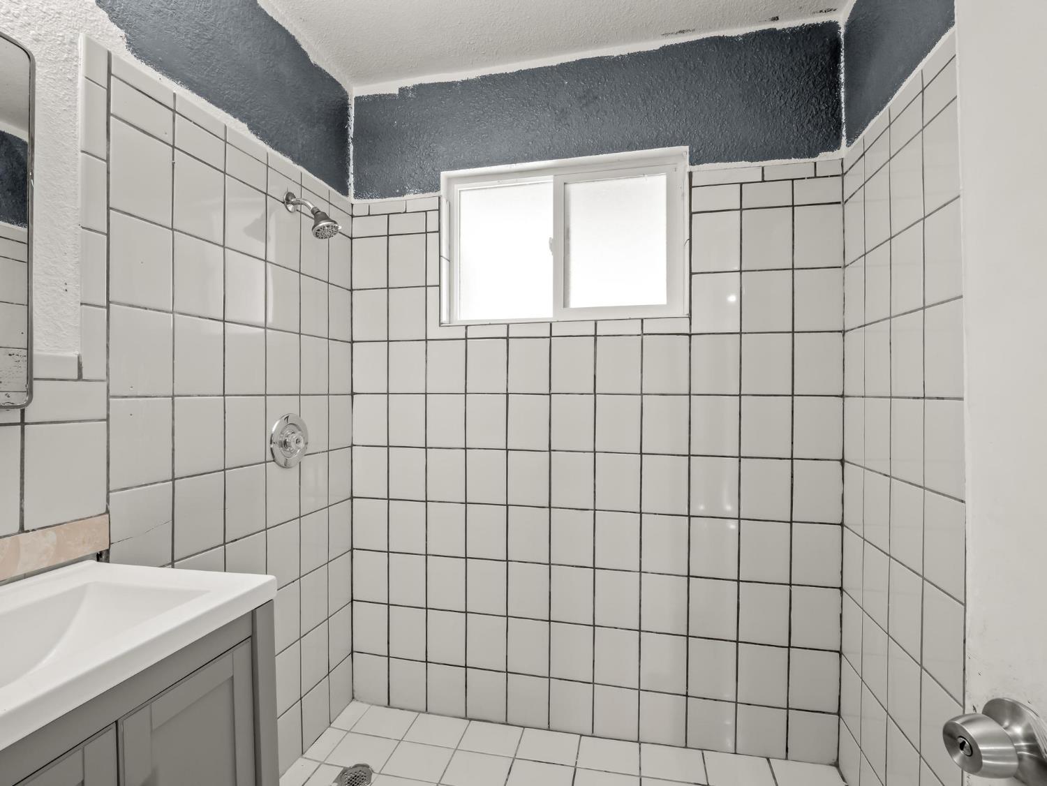8687 E Khan St, Selma, CA 93662