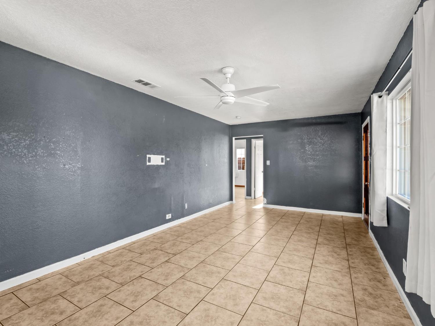 8687 E Khan St, Selma, CA 93662