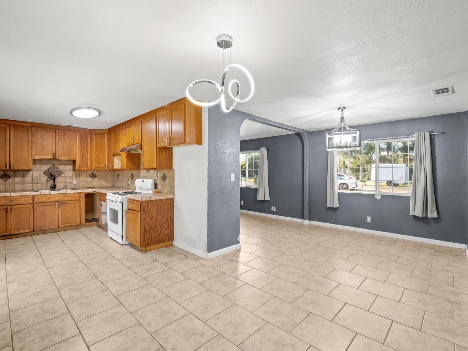 8687 E Khan St, Selma, CA 93662