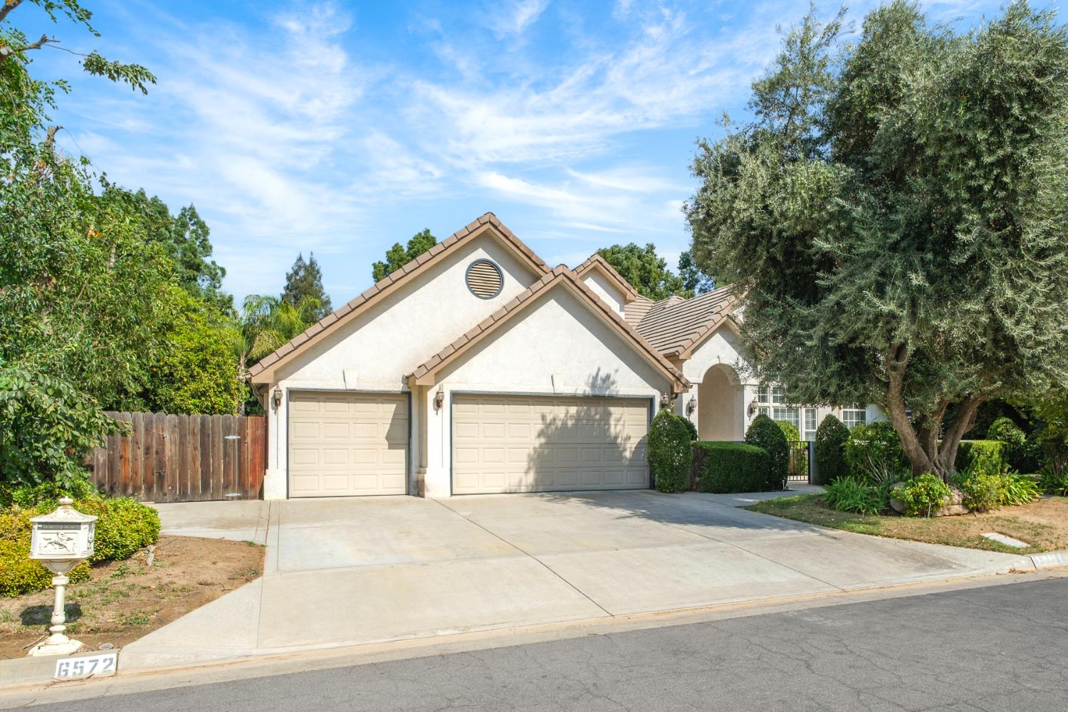 6572 N Selland Ave, Fresno, CA 93711