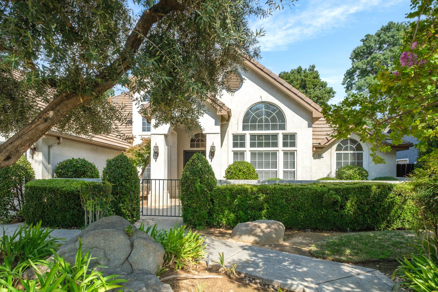 6572 N Selland Ave, Fresno, CA 93711