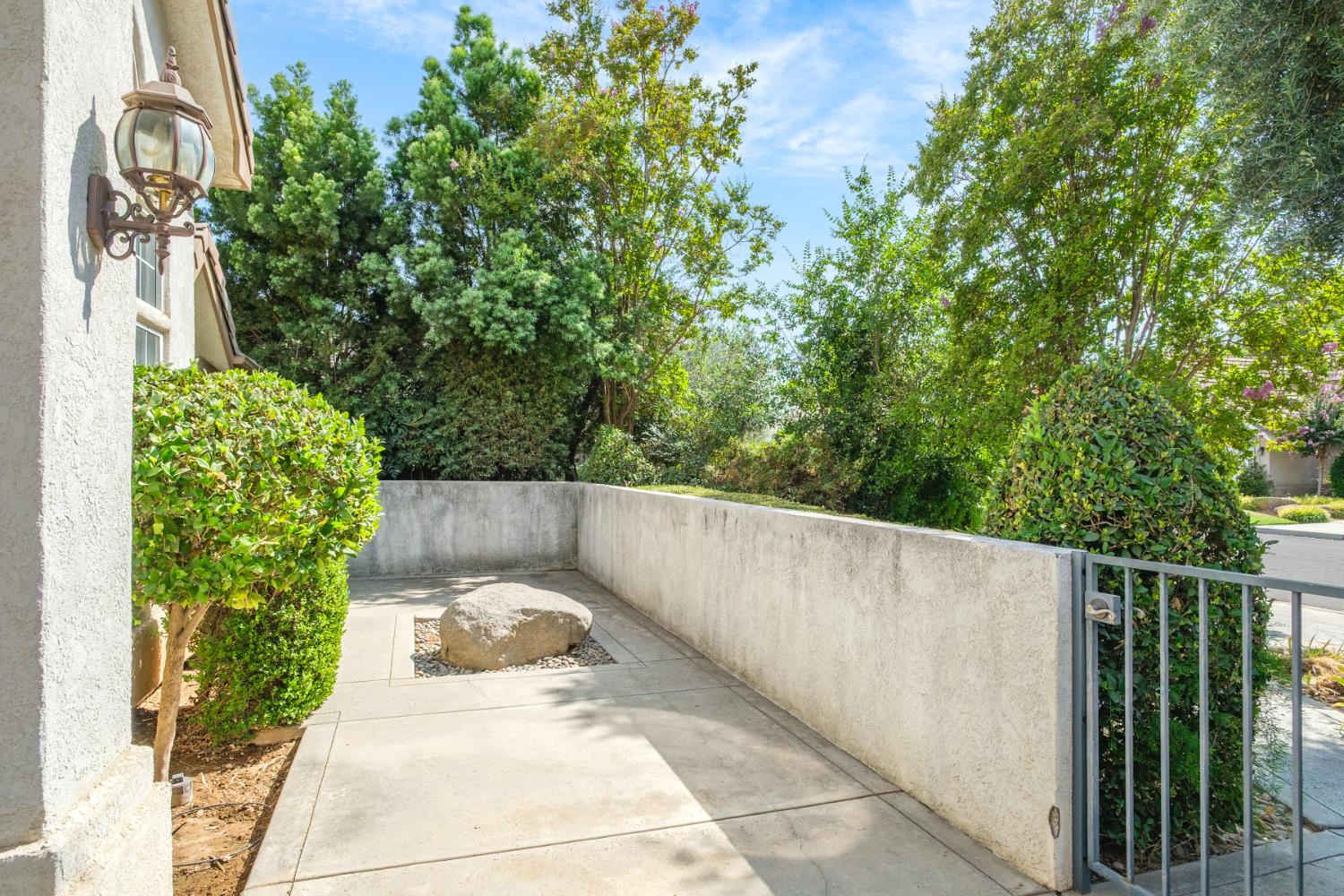 6572 N Selland Ave, Fresno, CA 93711