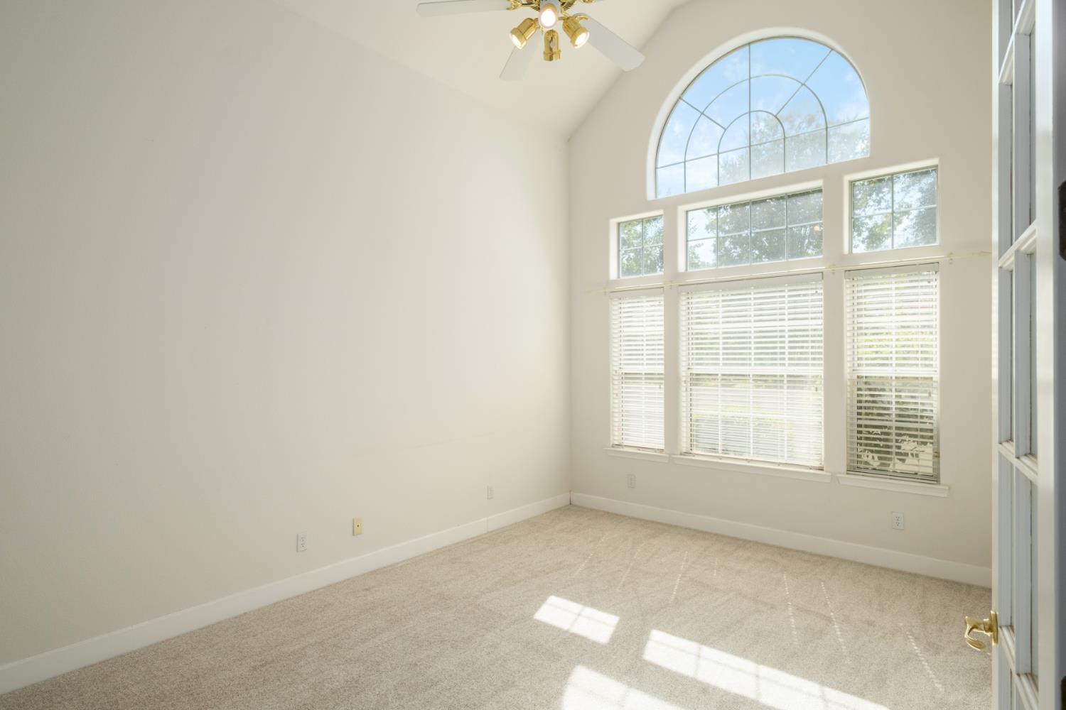 6572 N Selland Ave, Fresno, CA 93711