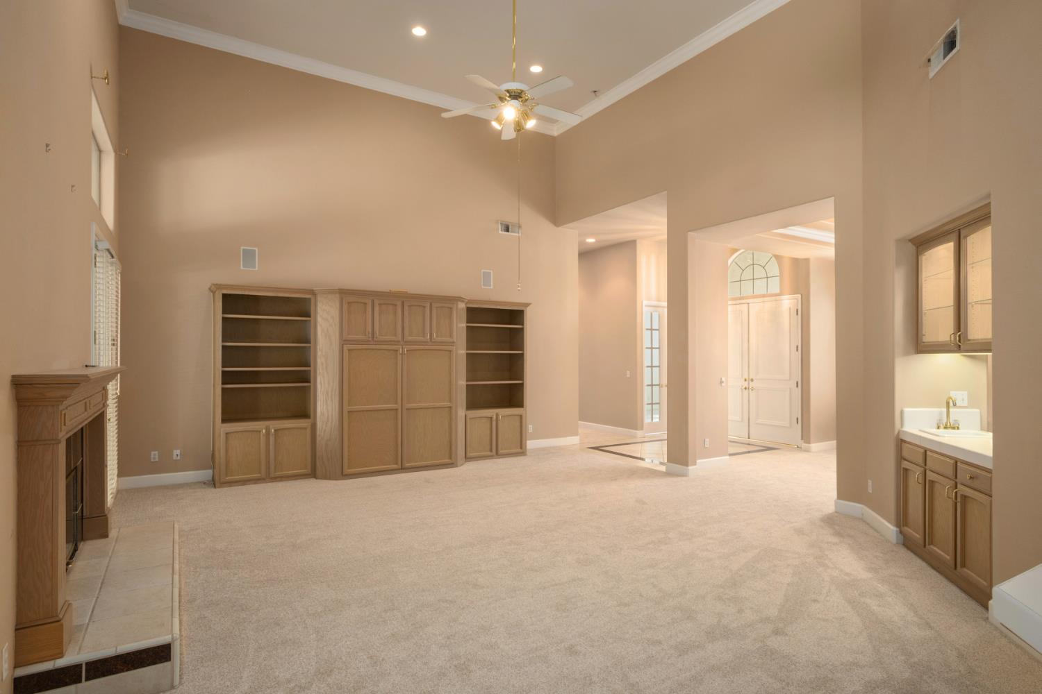 6572 N Selland Ave, Fresno, CA 93711