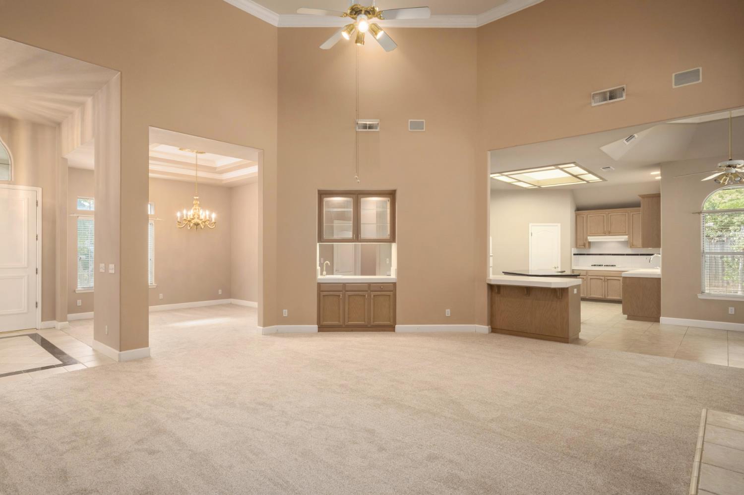 6572 N Selland Ave, Fresno, CA 93711