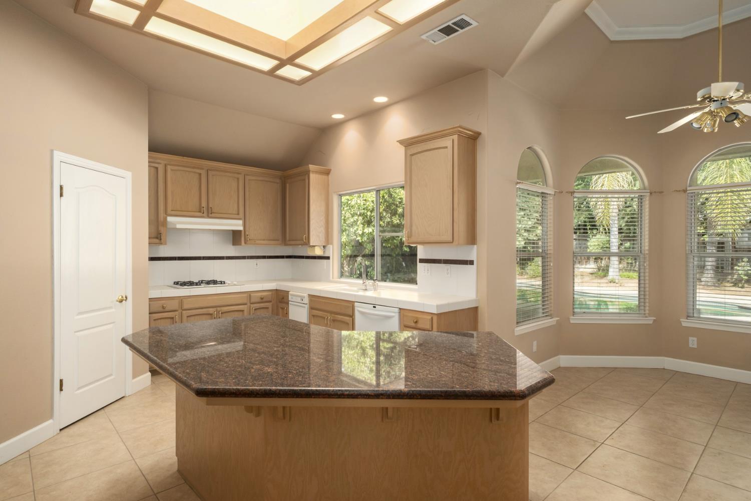 6572 N Selland Ave, Fresno, CA 93711