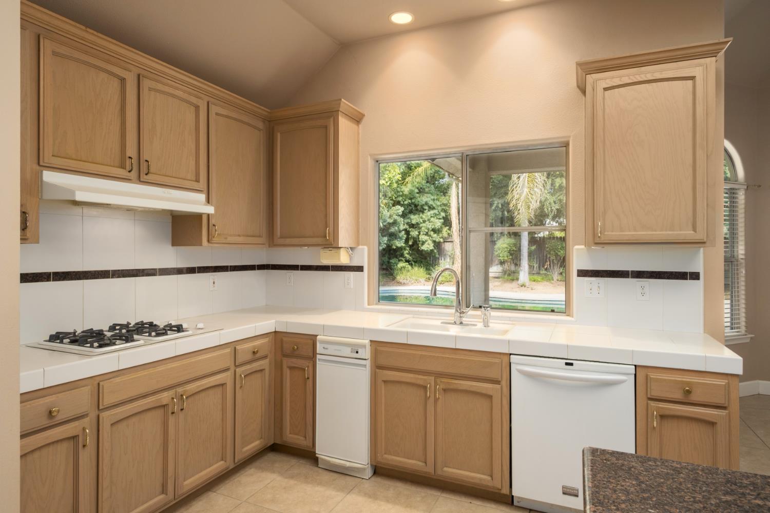 6572 N Selland Ave, Fresno, CA 93711