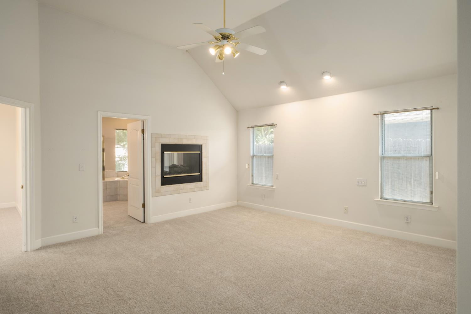 6572 N Selland Ave, Fresno, CA 93711