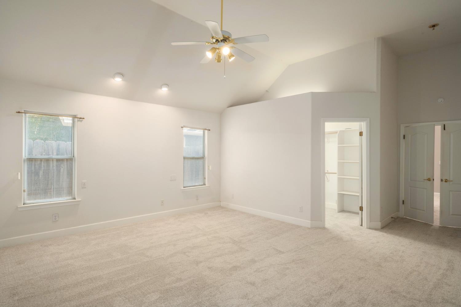 6572 N Selland Ave, Fresno, CA 93711