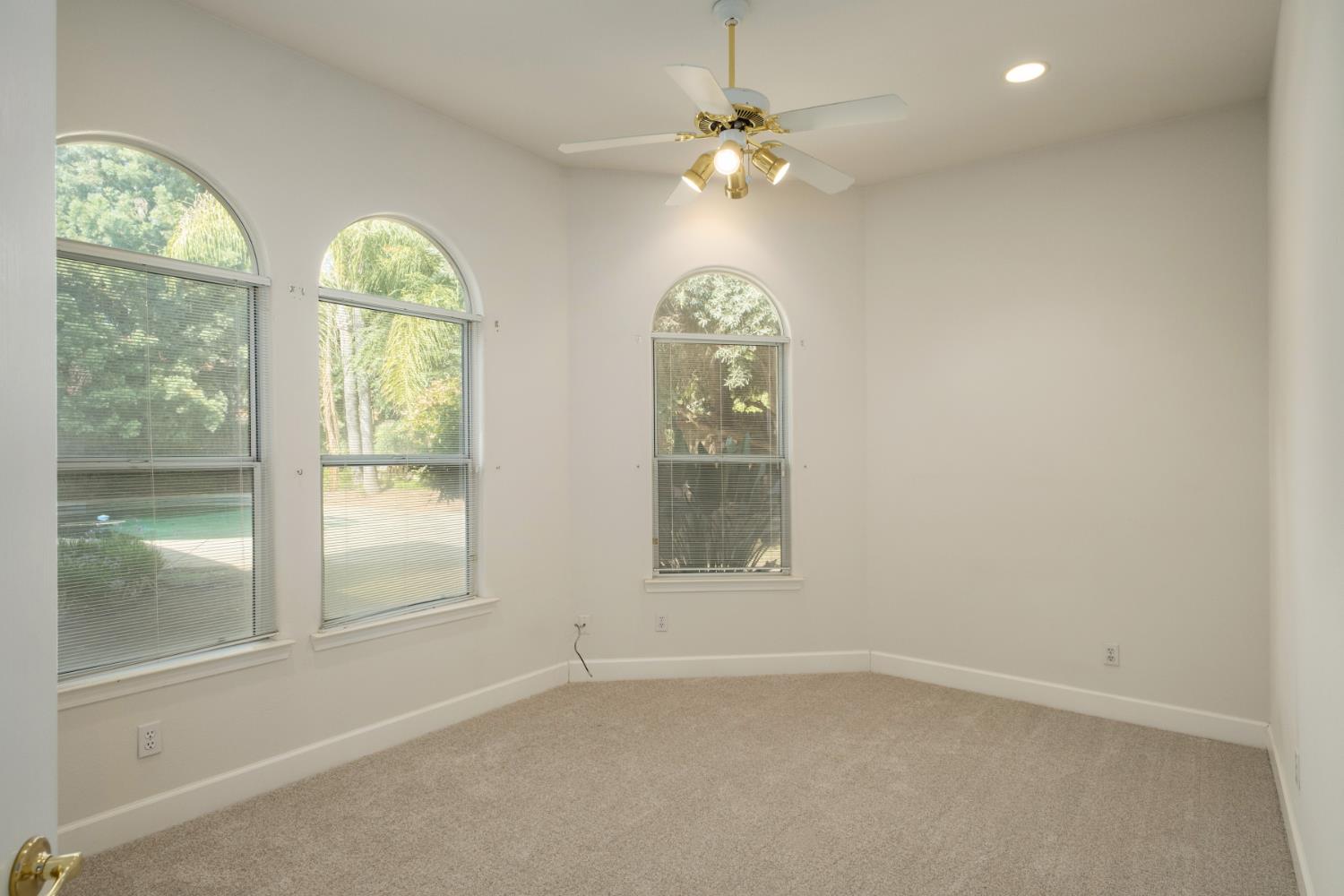 6572 N Selland Ave, Fresno, CA 93711