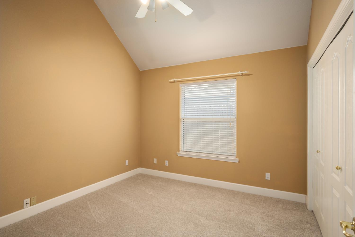 6572 N Selland Ave, Fresno, CA 93711