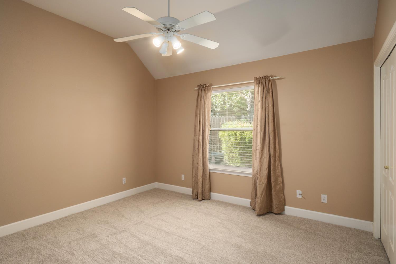 6572 N Selland Ave, Fresno, CA 93711