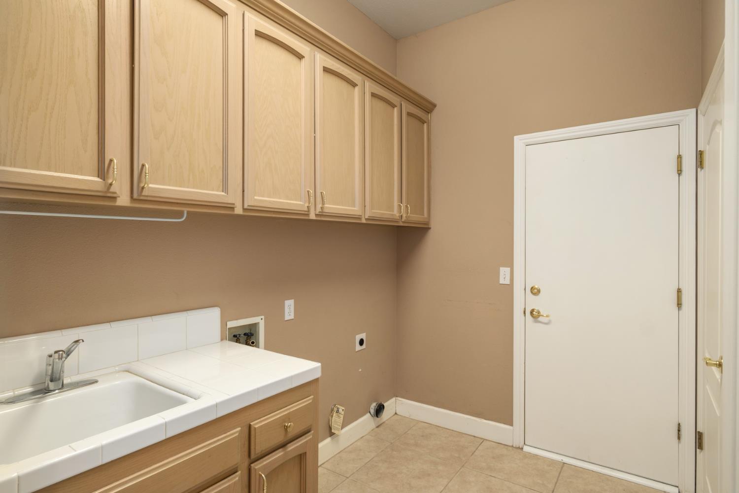 6572 N Selland Ave, Fresno, CA 93711