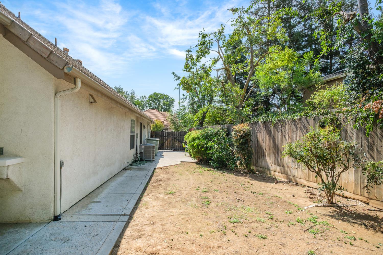 6572 N Selland Ave, Fresno, CA 93711