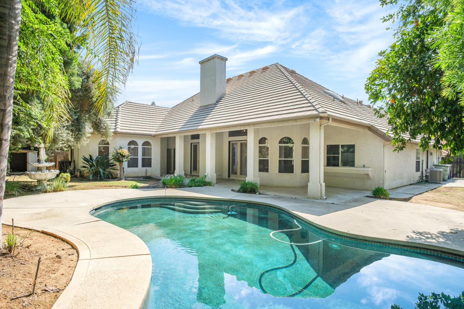 6572 N Selland Ave, Fresno, CA 93711