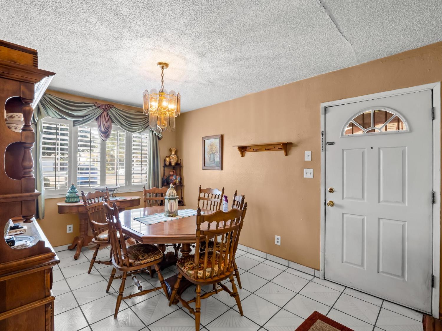 8675 E Khan St, Selma, CA 93662