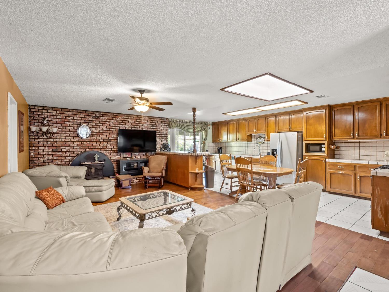 8675 E Khan St, Selma, CA 93662