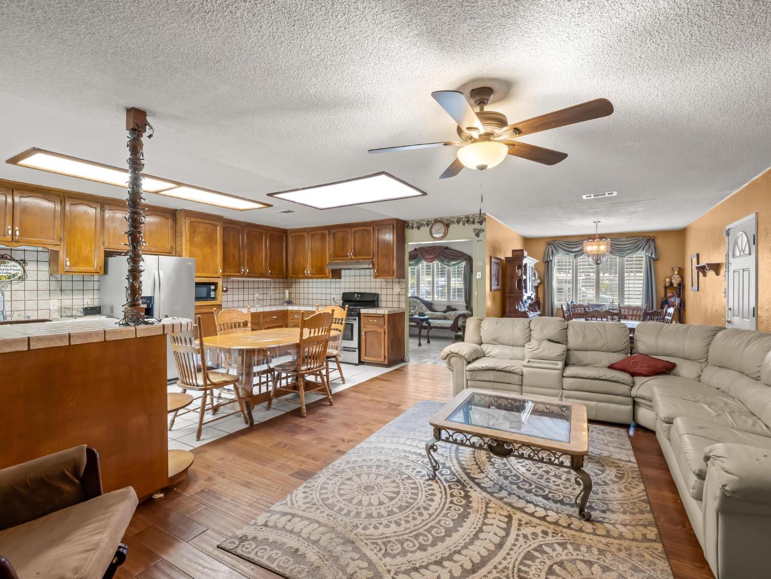 8675 E Khan St, Selma, CA 93662