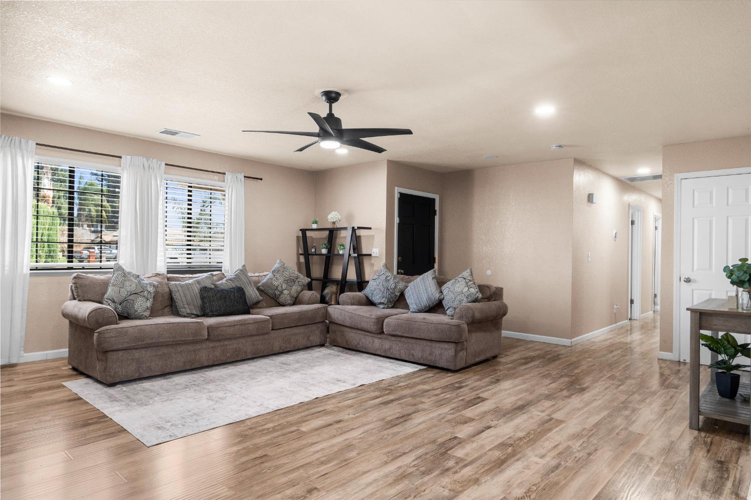 3503 Woodrow St, Selma, CA 93662