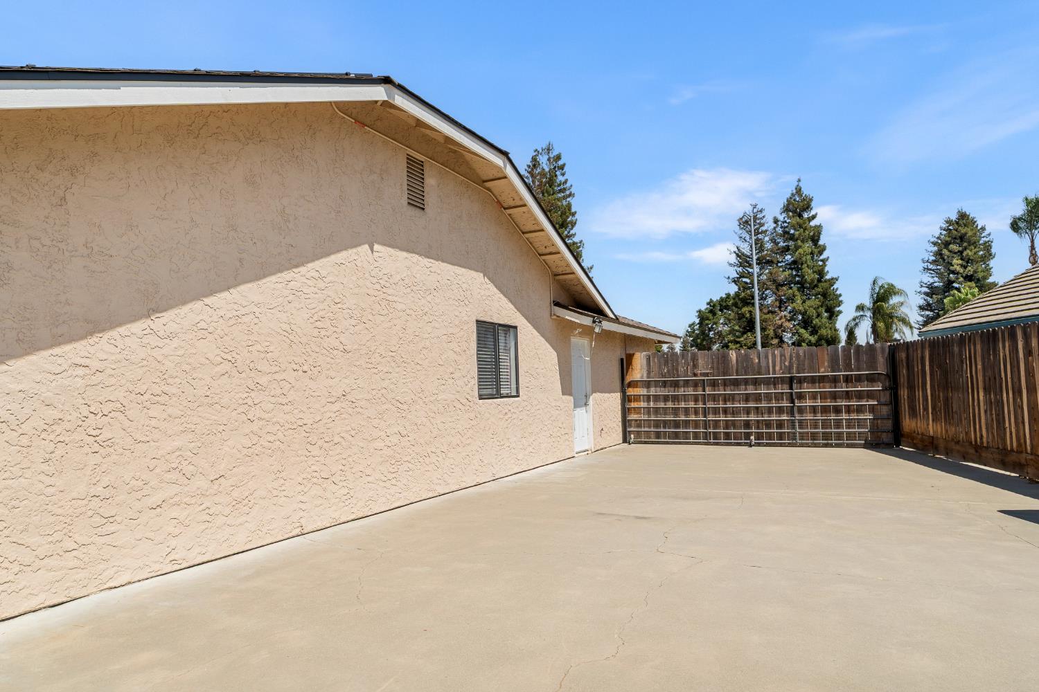 3503 Woodrow St, Selma, CA 93662