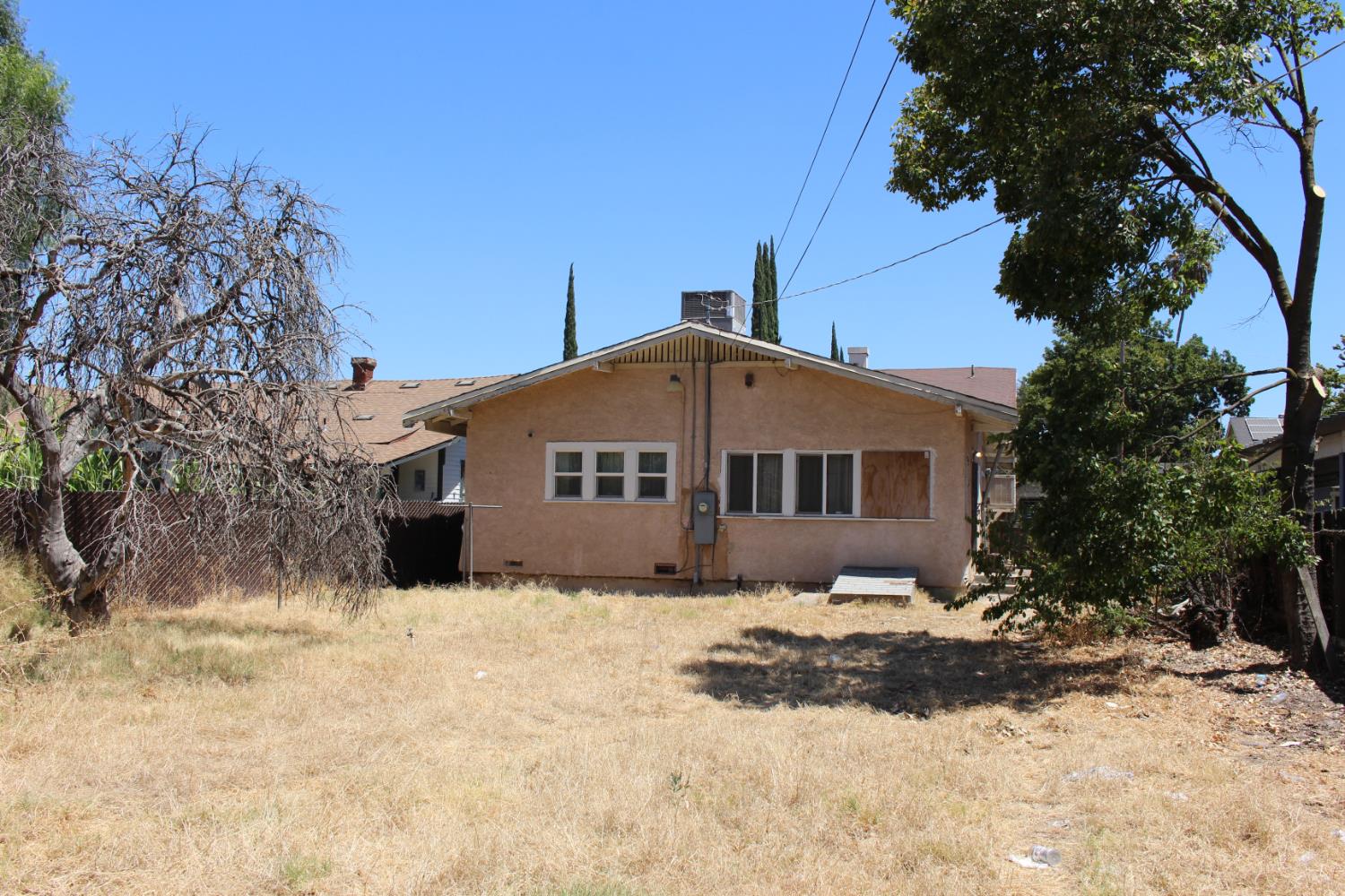 451 N Calaveras St, Fresno, CA 93701