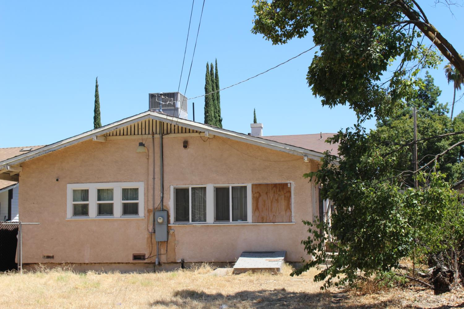 451 N Calaveras St, Fresno, CA 93701