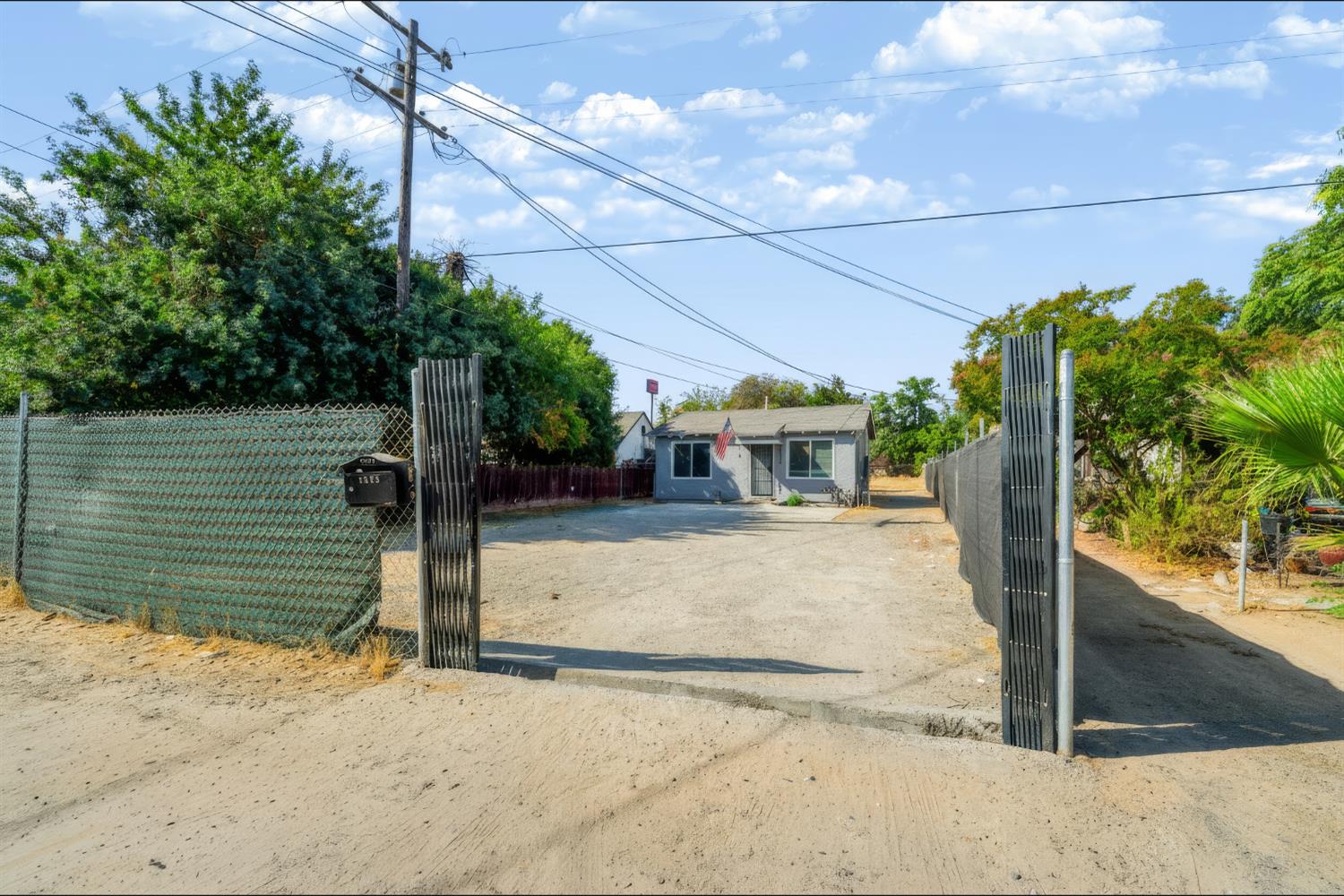 5203 W Mission Ave, Fresno, CA 93722