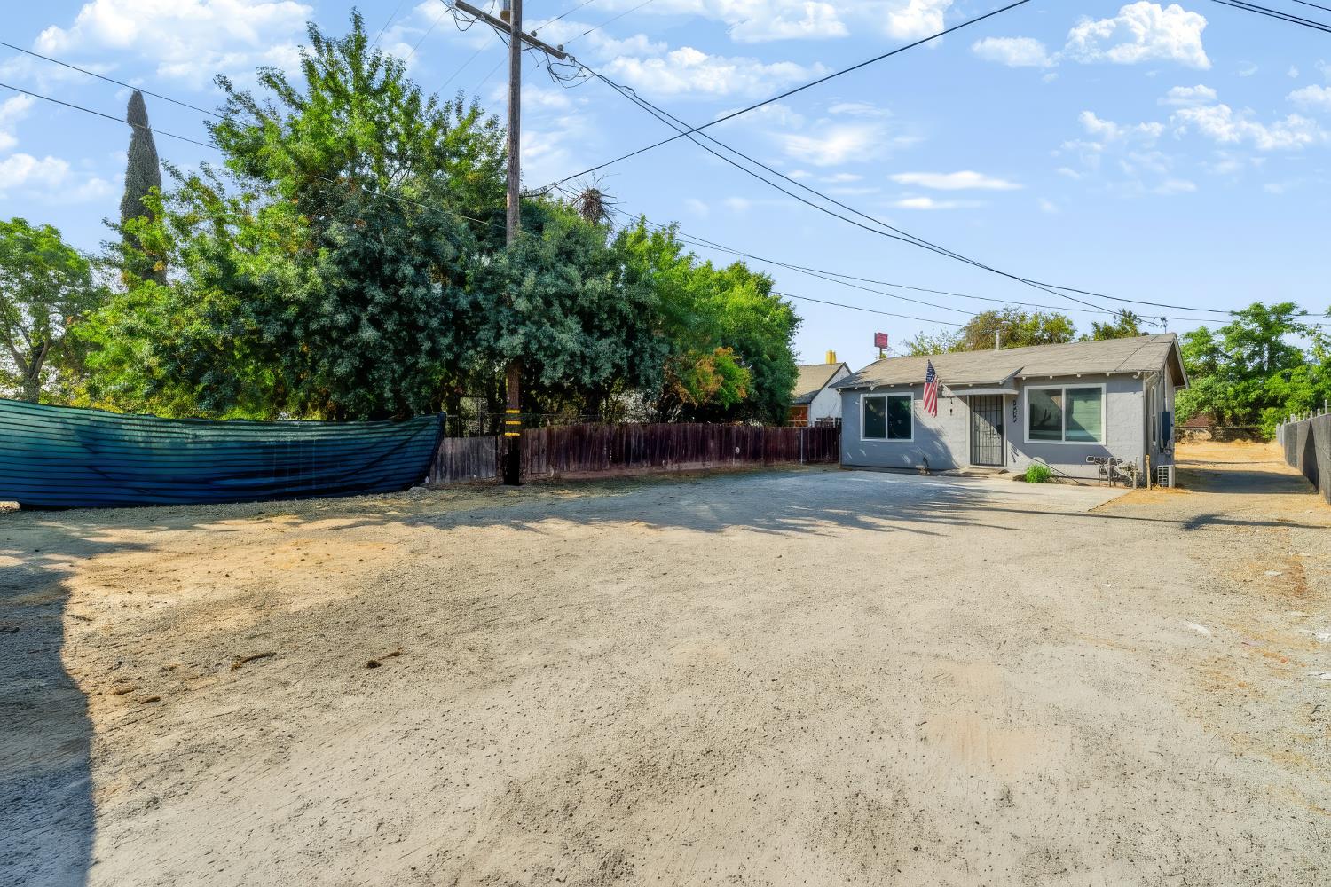 5203 W Mission Ave, Fresno, CA 93722