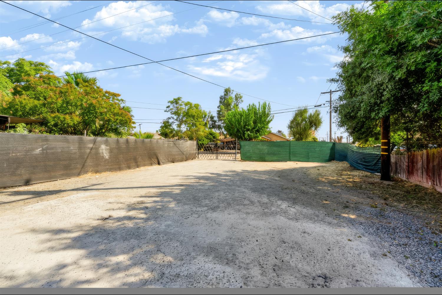 5203 W Mission Ave, Fresno, CA 93722