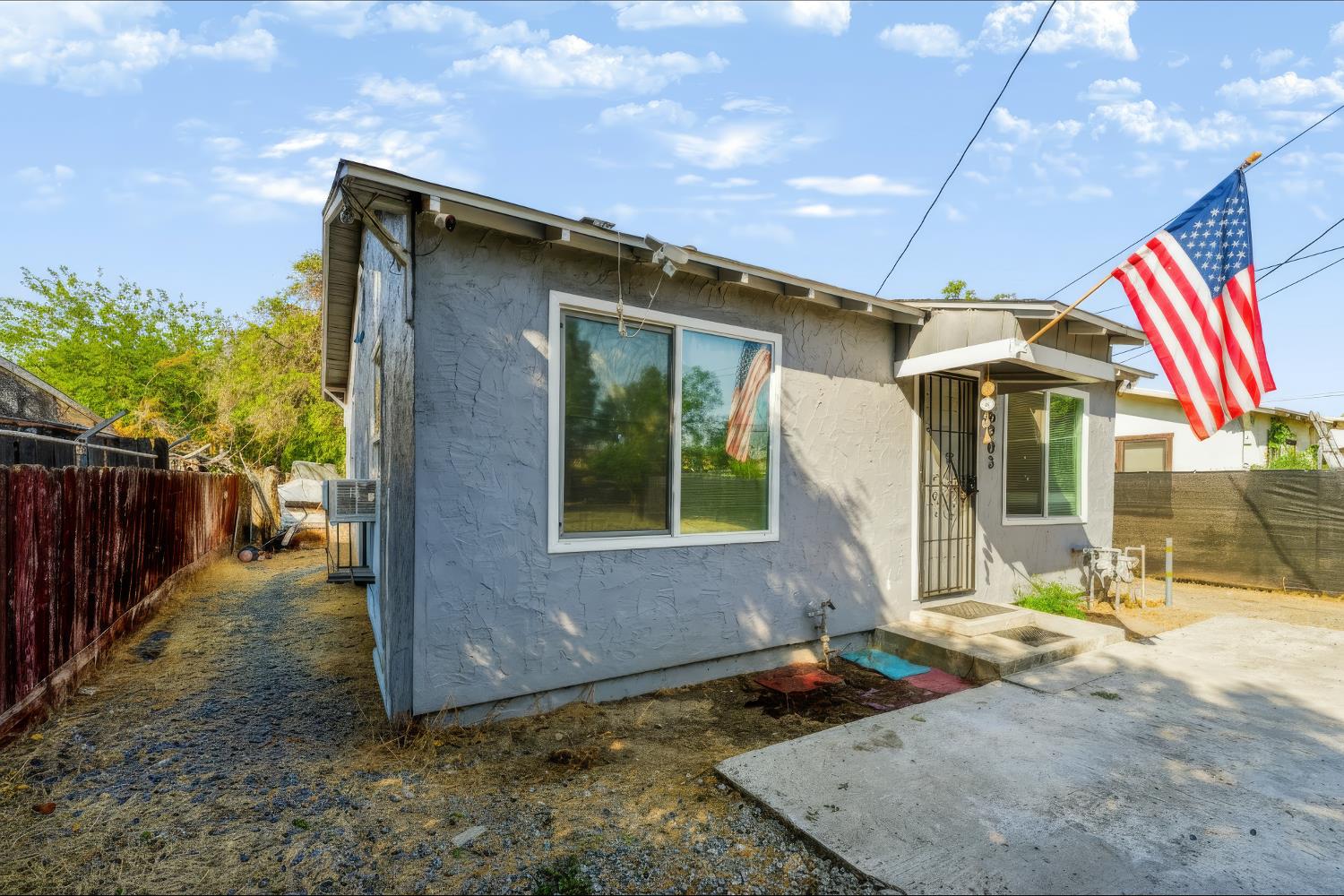 5203 W Mission Ave, Fresno, CA 93722