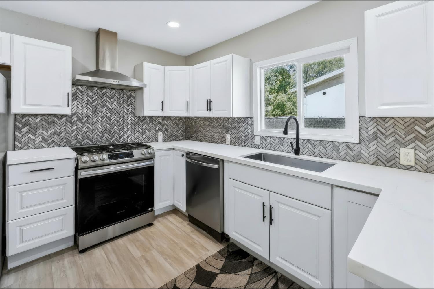 5203 W Mission Ave, Fresno, CA 93722