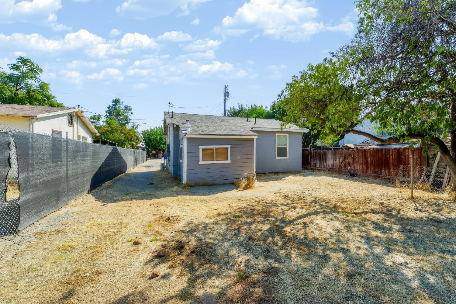 5203 W Mission Ave, Fresno, CA 93722
