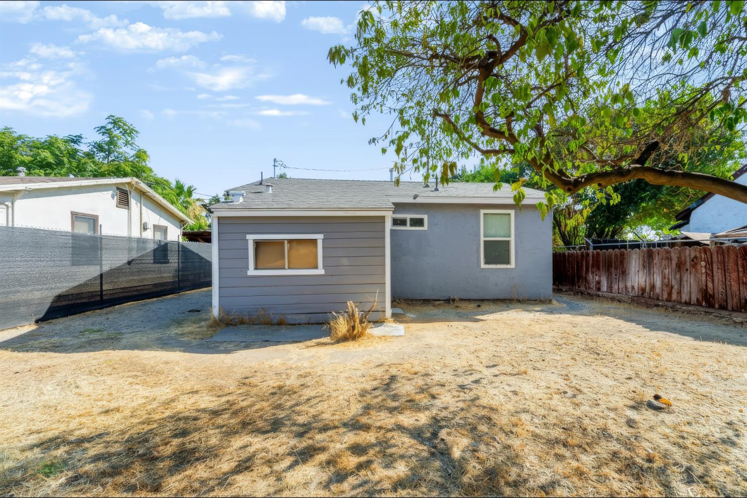 5203 W Mission Ave, Fresno, CA 93722
