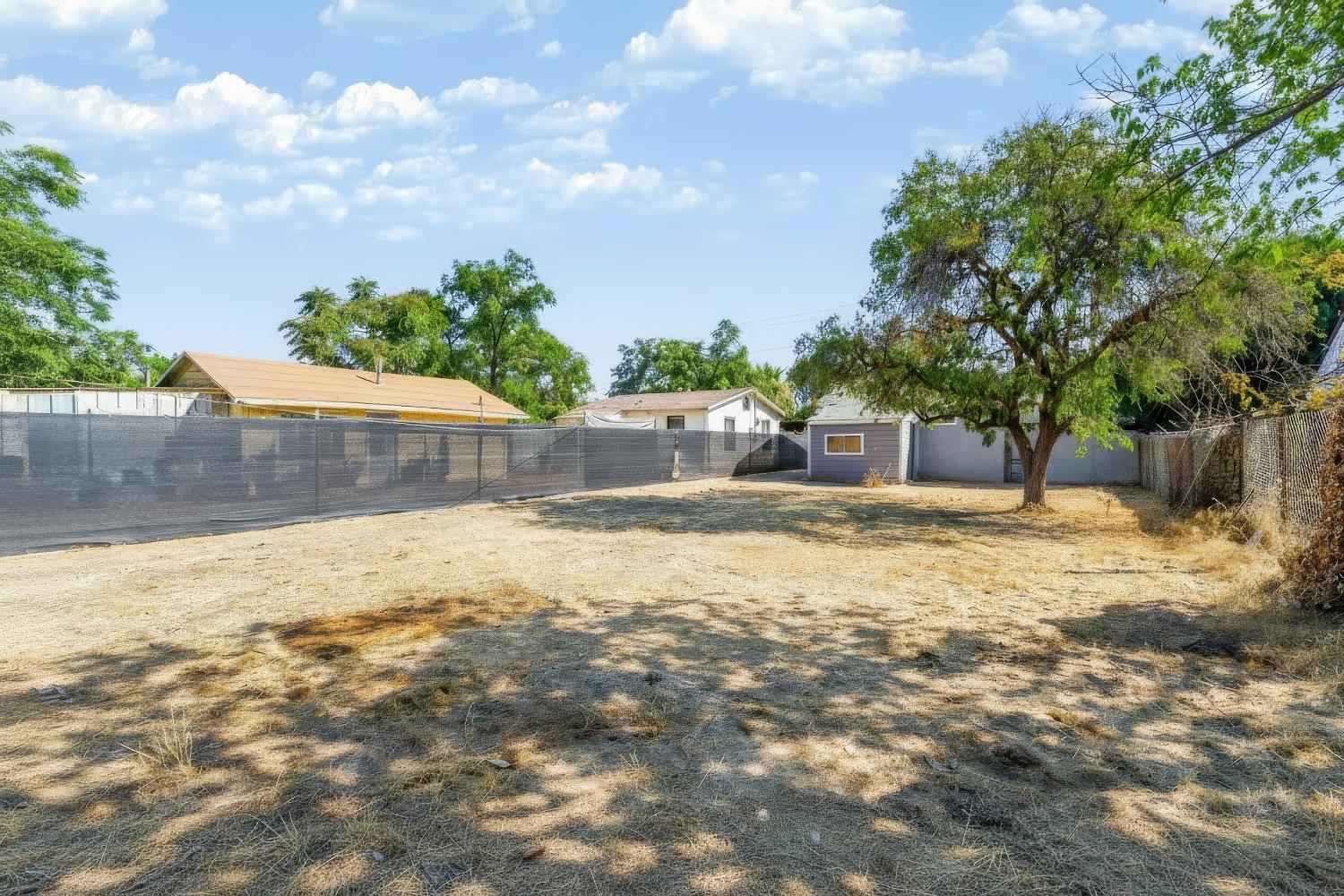 5203 W Mission Ave, Fresno, CA 93722