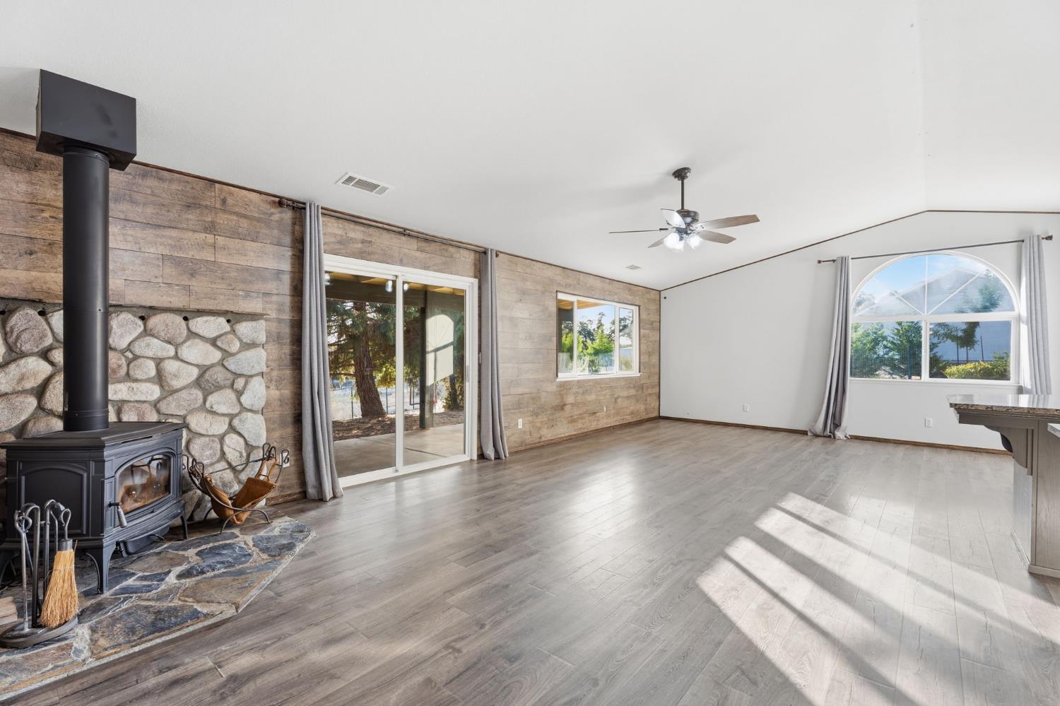 31798 Quartz Mountain Rd, Coarsegold, CA 93614