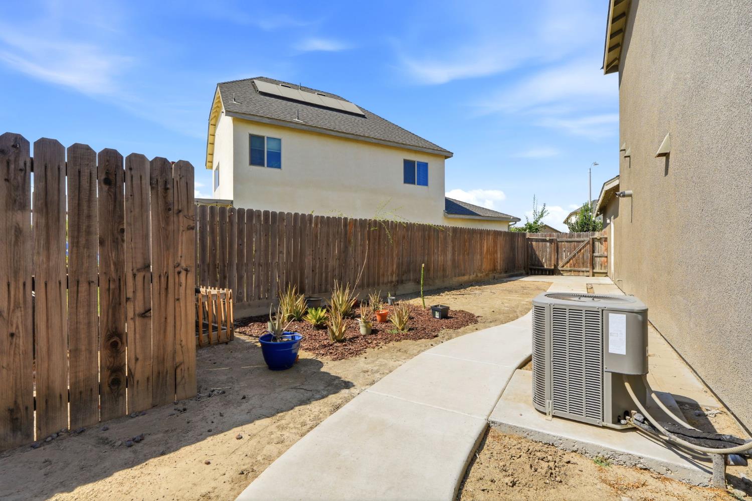 2123 W Hopkins Way, Hanford, CA 93230