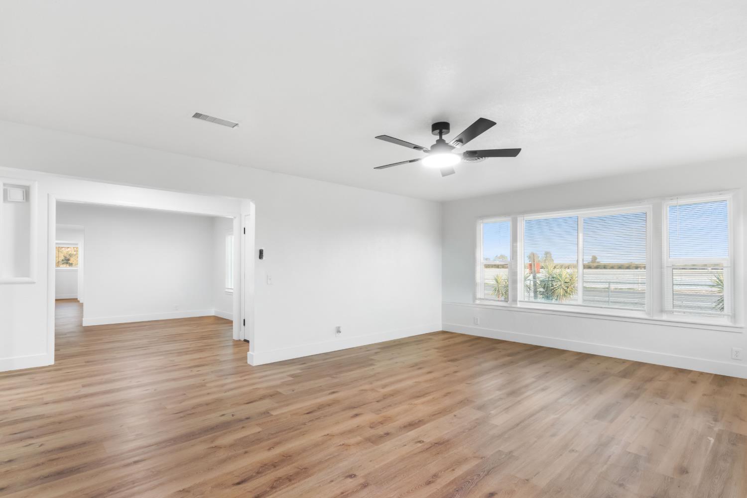 900 W Mount Whitney Ave, Riverdale, CA 93656