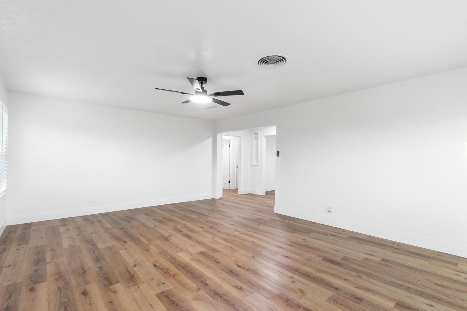 900 W Mount Whitney Ave, Riverdale, CA 93656