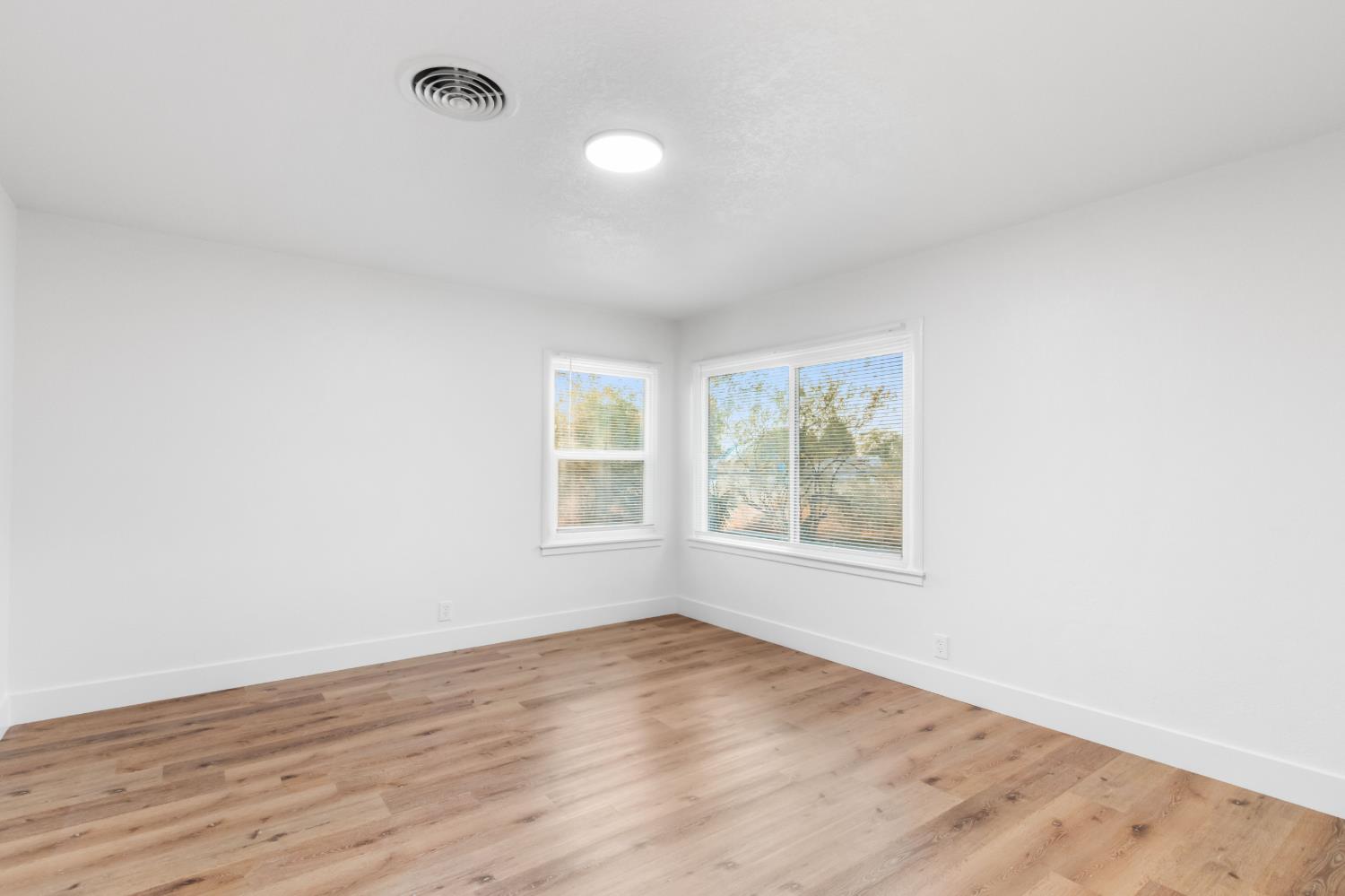 900 W Mount Whitney Ave, Riverdale, CA 93656