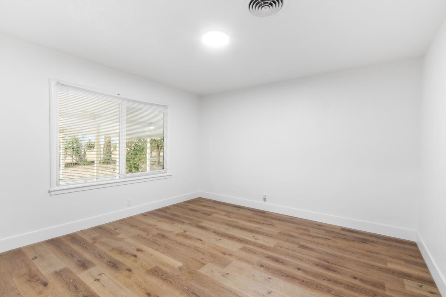 900 W Mount Whitney Ave, Riverdale, CA 93656