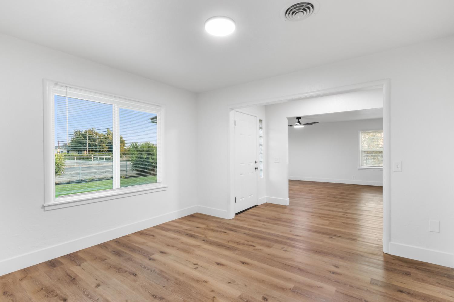 900 W Mount Whitney Ave, Riverdale, CA 93656