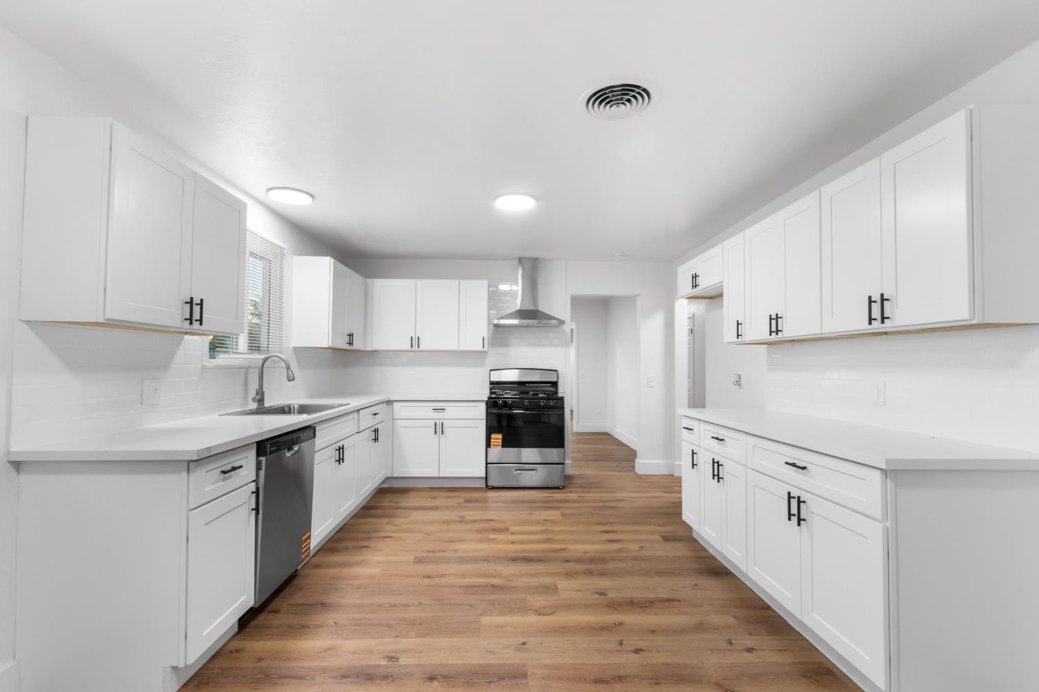 900 W Mount Whitney Ave, Riverdale, CA 93656