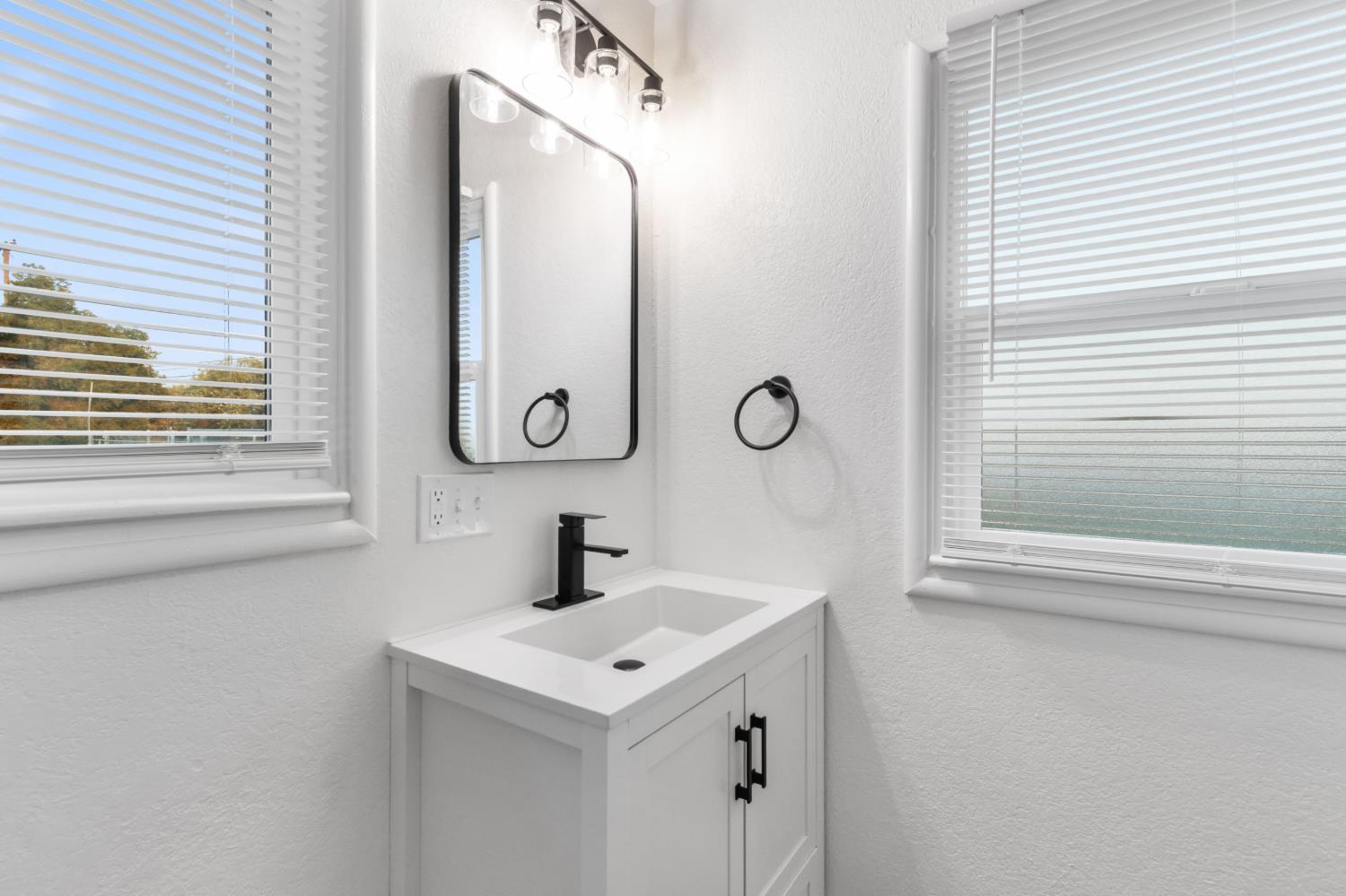 900 W Mount Whitney Ave, Riverdale, CA 93656
