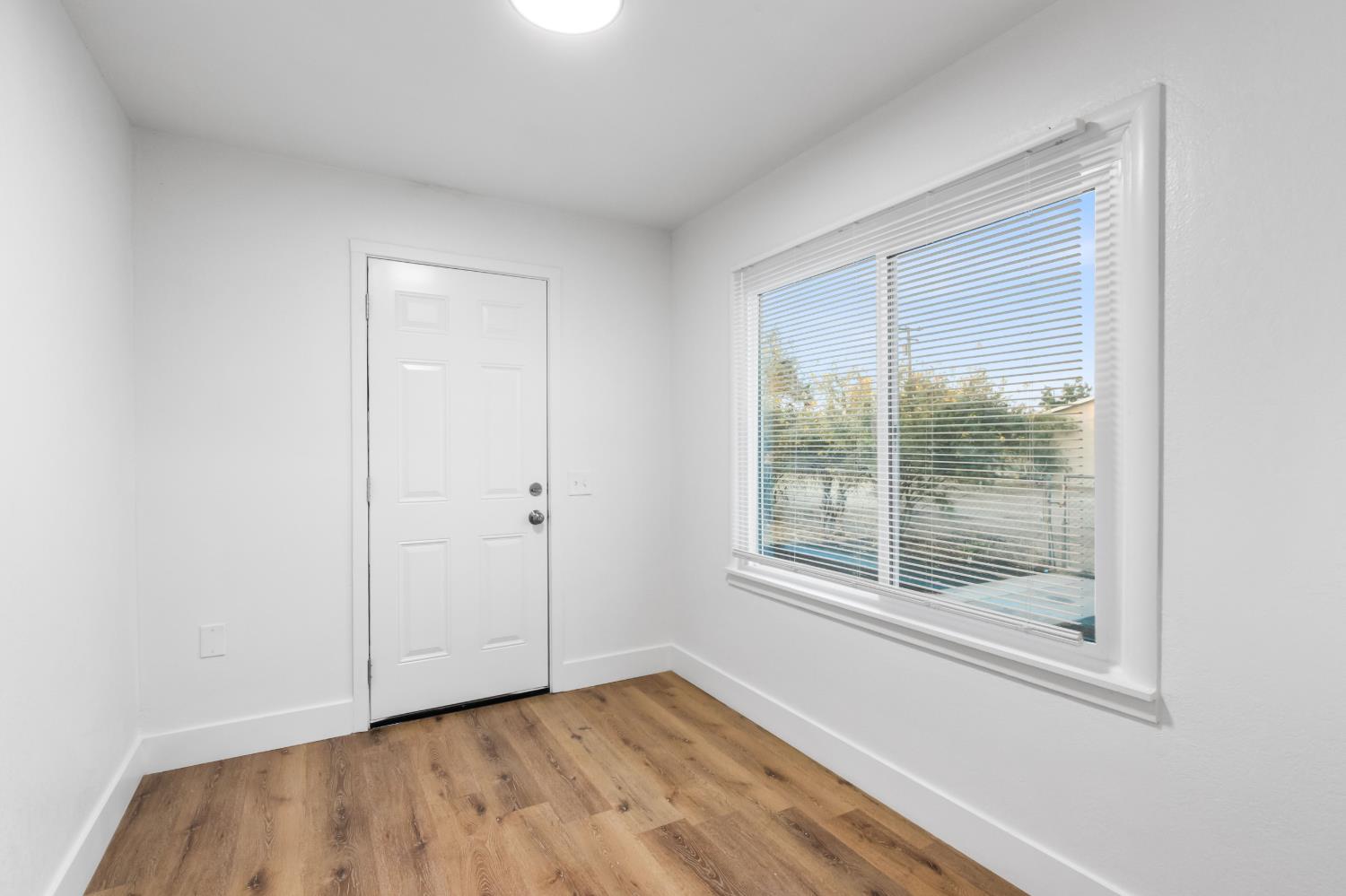900 W Mount Whitney Ave, Riverdale, CA 93656